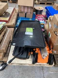 PALLET OF ASSORTED GARDEN ITEMS TO INCLUDE LAWNMASTER LAWNMOWER: LOCATION - B7 (KERBSIDE PALLET DELIVERY)
