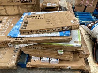 PALLET OF ASSORTED BABY/STAIR GATES TO INCLUDE LINDAM EASY-FIT PLUS DELUXE TALL GATE: LOCATION - B7 (KERBSIDE PALLET DELIVERY)