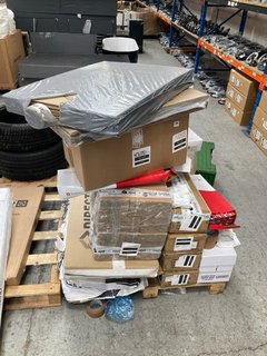 PALLET OF ASSORTED STORAGE/PACKAGING ITEMS TO INCLUDE COMMERCIAL ROLL OF BUBBLE WRAP: LOCATION - A4 (KERBSIDE PALLET DELIVERY)