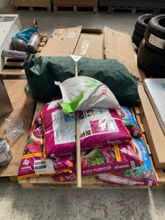 PALLET OF ASSORTED OUTDOOR ITEMS TO INCLUDE LARGE QTY OF GROWMOOR MULTI-PURPOSE COMPOST: LOCATION - A4 (KERBSIDE PALLET DELIVERY)