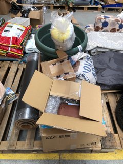 PALLET OF ASSORTED ITEMS TO INCLUDE 2 X LARGE OUTDOOR PLASTIC PLANT POTS IN GREEN: LOCATION - A5 (KERBSIDE PALLET DELIVERY)