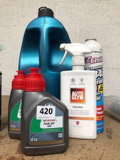 (COLLECTION ONLY) QTY OF AUTOMOTIVE CHEMICALS TO INCLUDE CASTROL 10W FORK OIL: LOCATION - AR13
