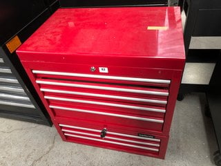 3 DRAWER MID TOOL CHEST IN RED TO INCLUDE MATCHING 5 DRAWER TOP TOOL CHEST - COMBINED RRP £295: LOCATION - B2