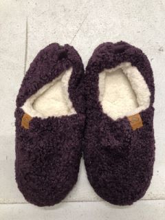15 X EVERFOAM WOMENS SLIPPERS TO INCLUDE UK SIZE 7-8 RRP £250 : LOCATION - F