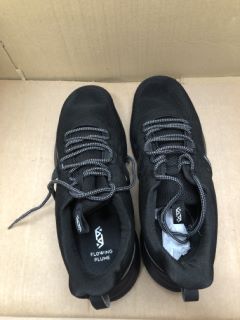 6 X FLOWING PLUME BLACK SHOES SIZE 43 RRP £103: LOCATION - G