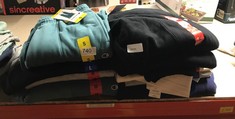 QTY OF ASSORTED ADULT CLOTHING TO INCLUDE BLACK CHAMPION JOGGING PANTS SIZE M: LOCATION - C2