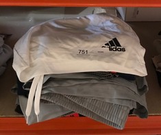 QTY OF MENS CLOTHES TO INCLUDE ADIDAS WHITE SHORTS 2XL: LOCATION - C2