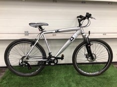 DIAMONDBACK 05 HARDTAIL MOUNTAIN BIKE 20" FRAME 26" WHEELS 18 SPEED GRIP SHIFT GEARS : LOCATION - FLOOR (COLLECTION OR OPTIONAL DELIVERY AVAILABLE)