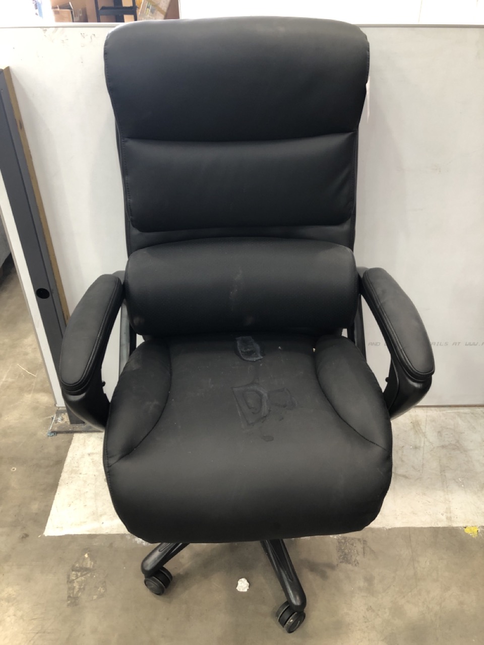 John Pye Auctions LAZBOY GAMING CHAIR LOCATION RACK(COLLECTION OR