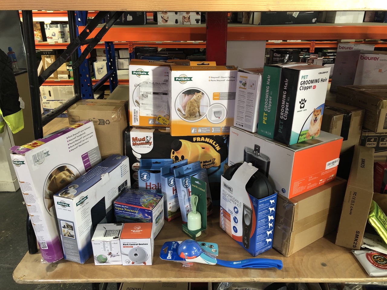 John Pye Auctions QTY OF PET ITEMS TO INCLUDE WAHL RECHARGEABLE PET