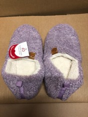 QTY OF ASSORTED FOOTWEAR TO INCLUDE EVERFOAMS LADIES SLIPPERS PURPLE SIZE 9-10 RRP £179: LOCATION - B RACK