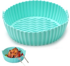 QTY OF ASSORTED ITEMS TO INCLUDE AIR FRYER SILICONE OVEN BAKING TRAY:: LOCATION - D RACK