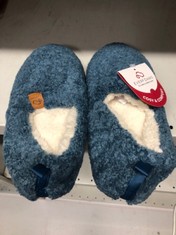 13X EVERFAOMS LADIES SLIPPERS BLUE SIZE 7-8 RRP £227: LOCATION - A RACK