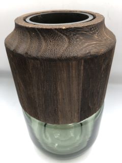 X6 GREEN GLASS AND WOOD VASE: LOCATION - RACK A