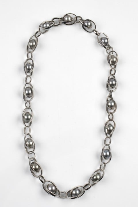 Boodles and Dunthorne 18ct White Gold Grey Tahitian Pearl Necklace, 50cm, 98.8g.  Auction Guide: £2,500-£3,000 (VAT Only Payable on Buyers Premium)