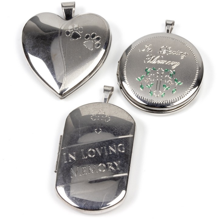 Silver Selection of Three Memorial Pendants, 17.3g (VAT Only Payable on Buyers Premium)