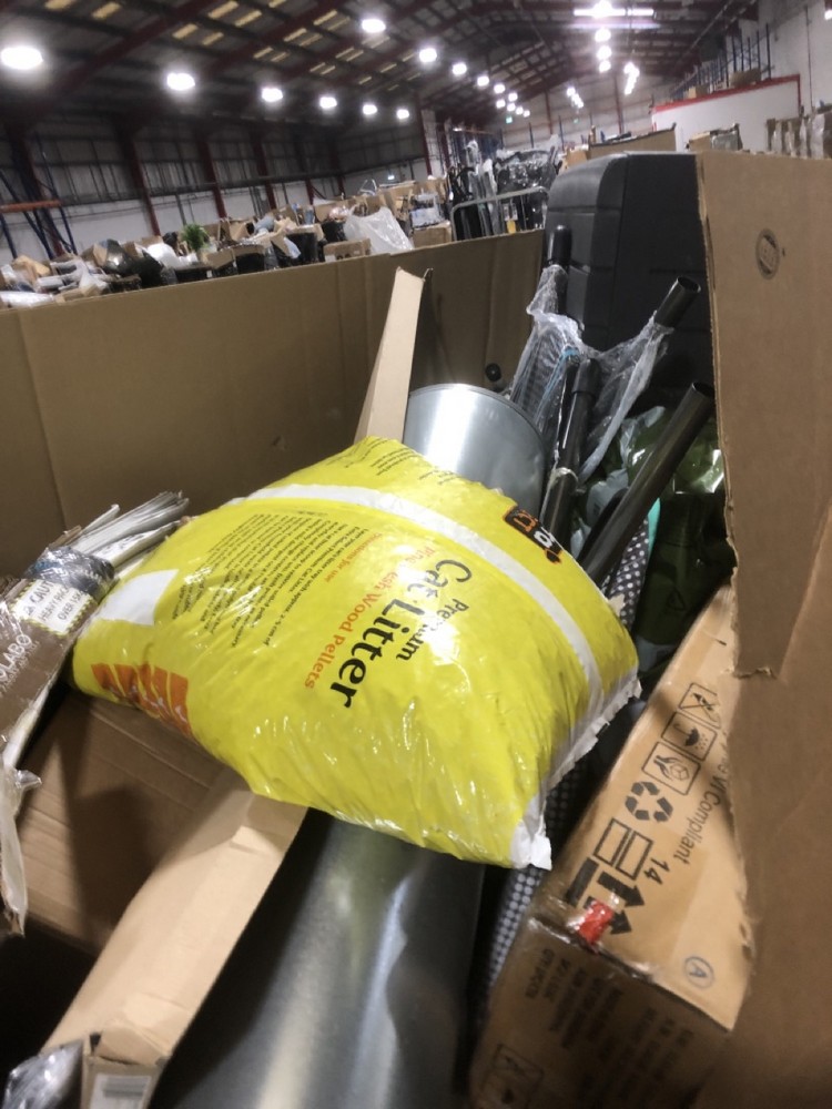 John Pye Auctions PALLET OF ASSORTED ITEMS TO INCLUDE BASICS SQUARE