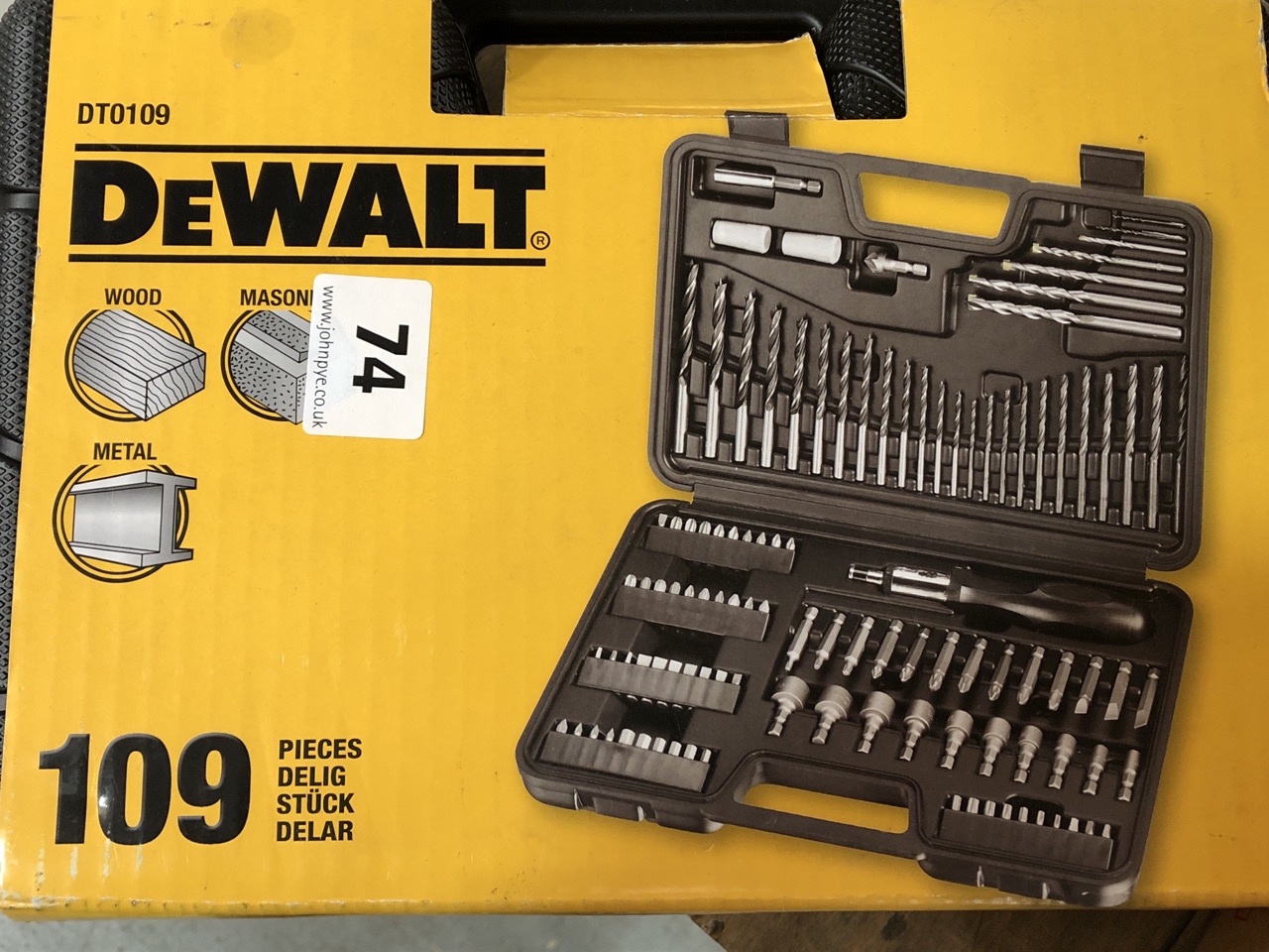 John Pye Auctions 2 X DEWALT SCREWDRIVER & DRILLBIT SET DT0109