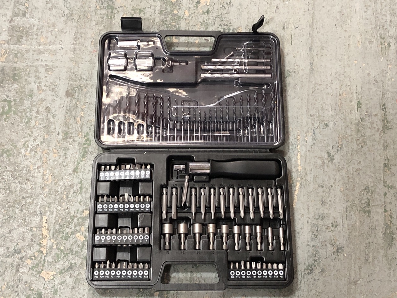 John Pye Auctions 2 X DEWALT SCREWDRIVER & DRILLBIT SET DT0109