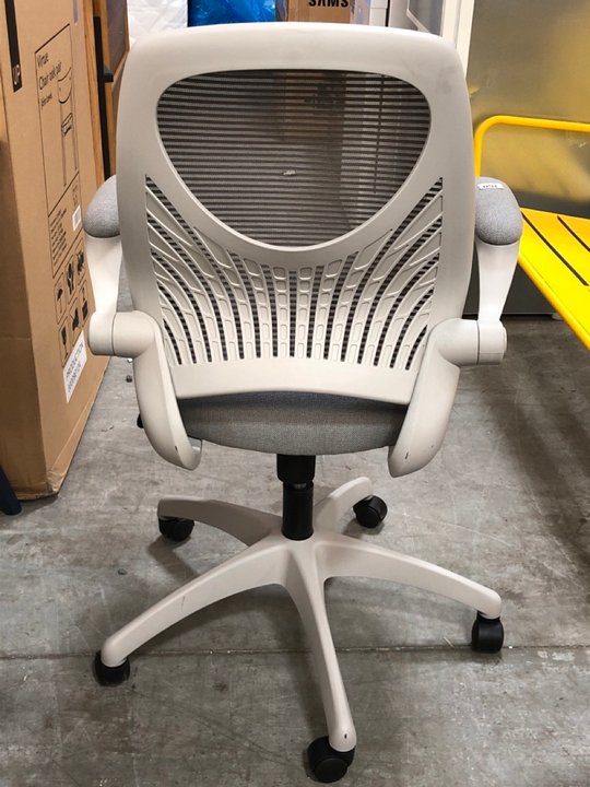 John Pye Auctions JOHN LEWIS & PARTNERS HINTON OFFICE CHAIR IN LIGHT