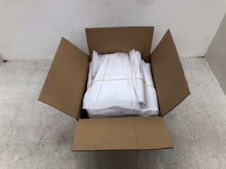 BOX OF SMALL PLASTIC/PAPER BAGS IN WHITE: LOCATION - E13