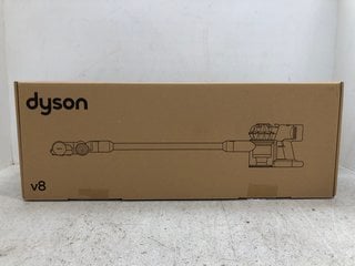 DYSON V8 CORDLESS VACUUM CLEANER RRP - £330: LOCATION - E1 FRONT