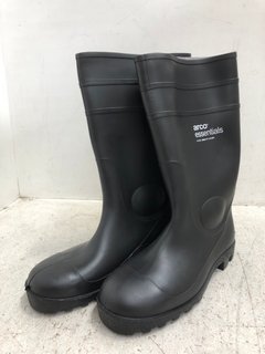DUNLOP PROTOMASTER WELLIES SIZE UK12: LOCATION - H11