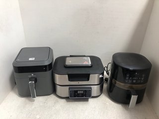 3 X ASSORTED AIR FRYERS TO INCLUDE COOK'S ESSENTIAL AIR FRYER IN GREY: LOCATION - H13