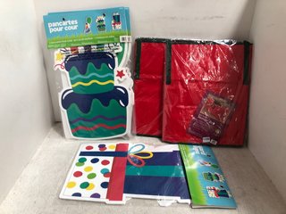QTY OF ASSORTED ITEMS TO INCLUDE 3 X MULTI PURPOSE STORAGE BAGS IN RED: LOCATION - G17