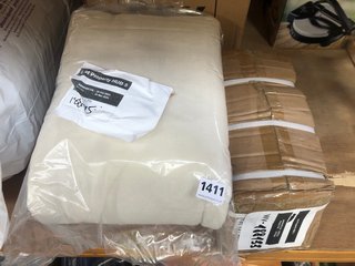 2 X ASSORTED ITEMS TO INCLUDE HEATED BLANKET IN BEIGE: LOCATION - E9