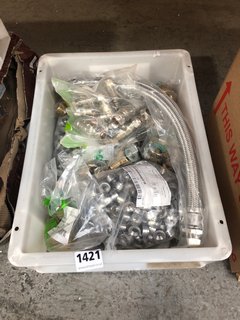 QTY OF ASSORTED METAL PIECES TO INCLUDE QTY OF EMBRASS PEERLESS EF ISOLATING VALVE FULL BORES: LOCATION - E9
