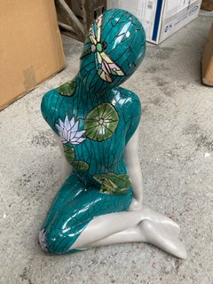 LARGE DRAGONFLY PATTERNED HUMAN FIGURINE IN TEAL: LOCATION - E5