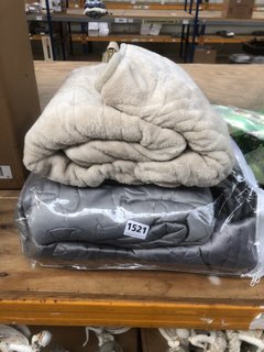 2 X ASSORTED ITEMS TO INCLUDE COZEE HOME HEATED BLANKET IN BEIGE: LOCATION - E3