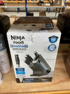 NINJA FOODI STAY SHARP 5 PIECE KNIFE BLOCK SET (PLEASE NOTE: 18+YEARS ONLY. ID MAY BE REQUIRED): LOCATION - E2