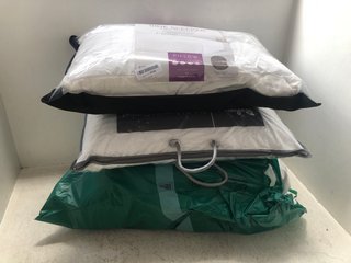 3 X ASSORTED PILLOW PACKS: LOCATION - H8
