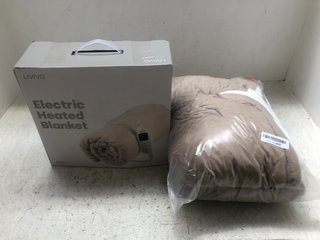 2 X ASSORTED ITEMS TO INCLUDE LIVIVO ELECTRIC HEATED BLANKET IN BEIGE: LOCATION - H10