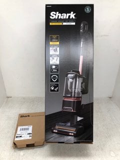 SHARK ANTI HAIR WRAP AND LIFT AWAY PET MODEL CORDED UPRIGHT VACUUM CLEANER RRP - £179: LOCATION - E1