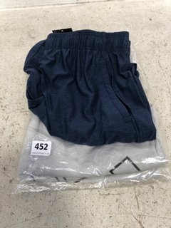 3 X ASSORTED MENS CLOTHING TO INCLUDE UNDER ARMOUR LOGO PRINT SPORT SHORTS IN BLUE SIZE: L: LOCATION - G2