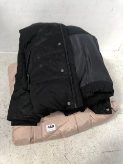 2 X ASSORTED COATS TO INCLUDE RIVER ISLAND FLEECE LINED PUFFER ZIP UP COAT IN BLACK SIZE: 12: LOCATION - G1