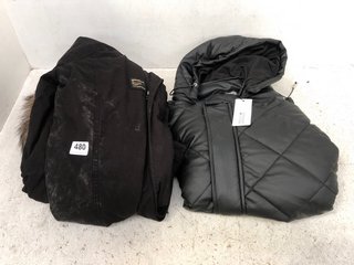 2 X ASSORTED COATS TO INCLUDE SUPER DRY VINTAGE MILITARY FAUX FUR PARKA IN BLACK SIZE: L: LOCATION - G1