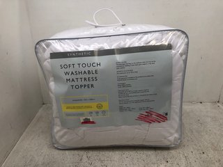 JOHN LEWIS AND PARTNERS KING SIZE SOFT TOUCH WASHABLE MATTRESS TOPPER RRP - £130: LOCATION - F3