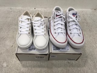 2 X ASSORTED WOMENS SHOES TO INCLUDE CONVERSE LOGO PRINT CANVAS TRAINER IN WHITE SIZE: 6: LOCATION - F4