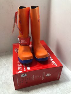 DUNLOP PUROFORT STEEL TOE PROTECTIVE WELLIES IN ORANGE SIZE: 6.5: LOCATION - H1 FRONT
