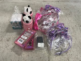 QTY OF ASSORTED CLAIRES ACCESSORY ITEMS TO INCLUDE PACK OF 3 GOLD AND SILVER RING RINGS: LOCATION - F7