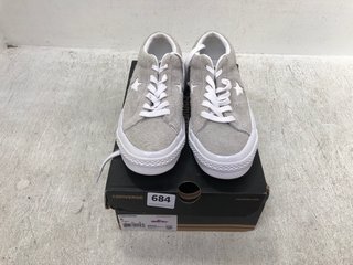 CONVERSE WOMENS LOGO PRINT LACE UP PUMPS IN LIGHT GREY SIZE: 4: LOCATION - F8