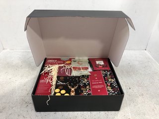 BOX OF ASSORTED CONSUMABLE ITEMS TO INCLUDE REIDS SCOTTISH SHORTBREAD REINDEER BITES BB:150G BB: 12/24: LOCATION - F13