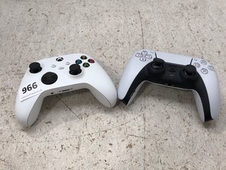 2 X ASSORTED XBOX AND SONY PLAYSTATION WIRELESS CONTROLLERS IN WHITE: LOCATION - E16