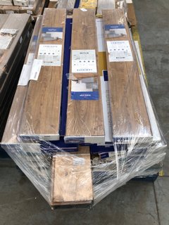 PALLET OF ASSORTED FLOORING TO INCLUDE QUICK STEP FLOOR DESIGNERS LAMINATE IMPRESSIVE FLOORING IN OAK: LOCATION - B9 (KERBSIDE PALLET DELIVERY)