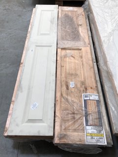 PALLET OF ASSORTED INTERIOR DOORS TO INCLUDE 4 PANEL KNOTTY PINE INTERIOR BI FOLD DOOR : SIZE 1981 X 762 X 35MM: LOCATION - B9 (KERBSIDE PALLET DELIVERY)