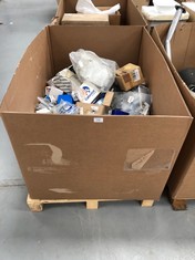 PALLET OF AUTOMOTIVE SUNDRIES INCLUDING RENAULT .